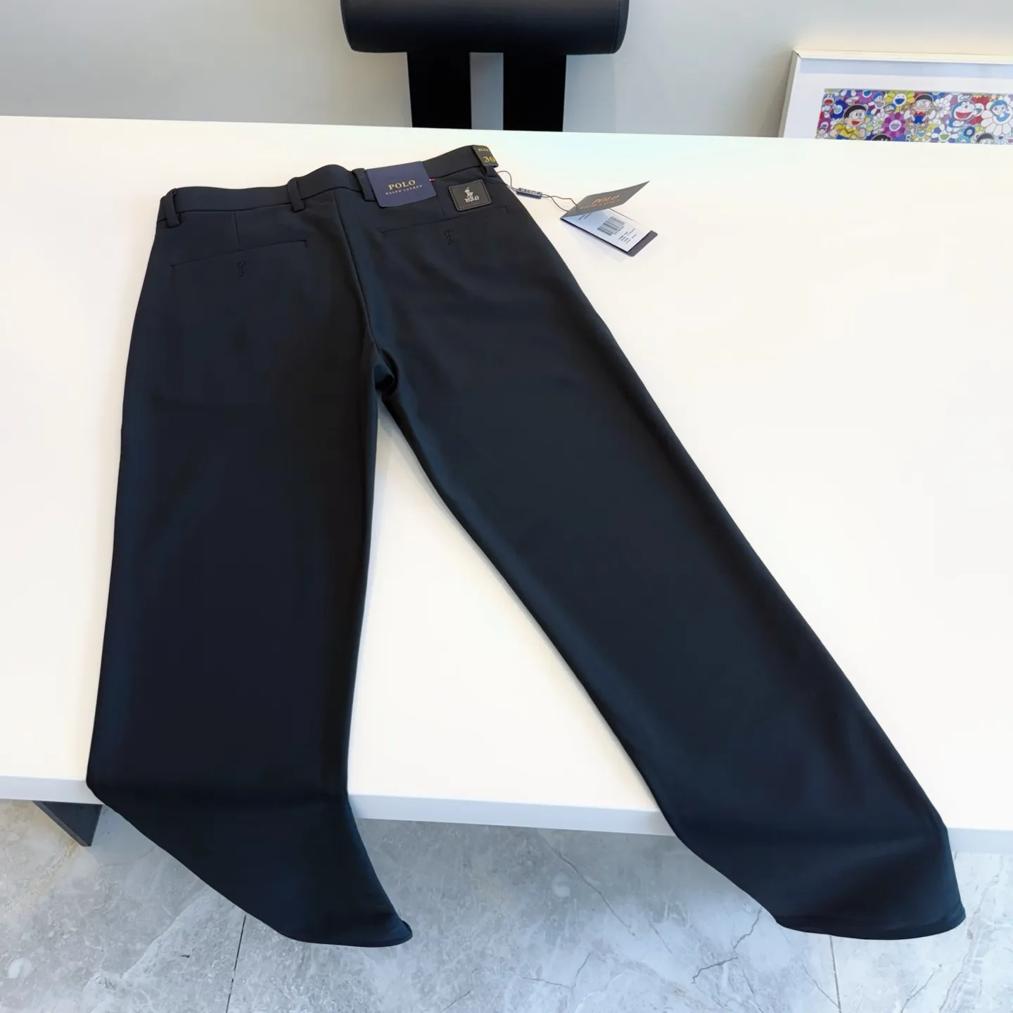 P210 Style number: D430 Raff suit trousers, clean black trousers. The most classic and best-selling fashion series. Casual thick milk silk trousers. Perfect fit. The golden ratio between trousers length and slim fit, which is between trousers and nine-pointers. It is just right. It comes with Lycra soft. It is thick, the fabric is stiff and elastic. The milk silk fabric has been treated with a special process and has the characteristics of no ironing, anti-wrinkle, anti-static, and non-stick hair! Pants with letter logo on the back pocket, simple and low-key. Size: M-4XL 30-35 30 recommended (100-120 jins) 31 recommended (120-135 jins) 32 recommended (135-145 jins) 34 recommended (145-160 jins) 35 recommended (160-180 jins)